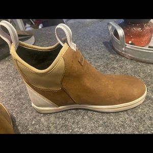 Size 7.5 women’s leather xtratufs